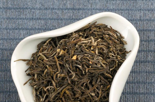 張一元茉莉花茶：湯清味濃，入口芳香回味無窮